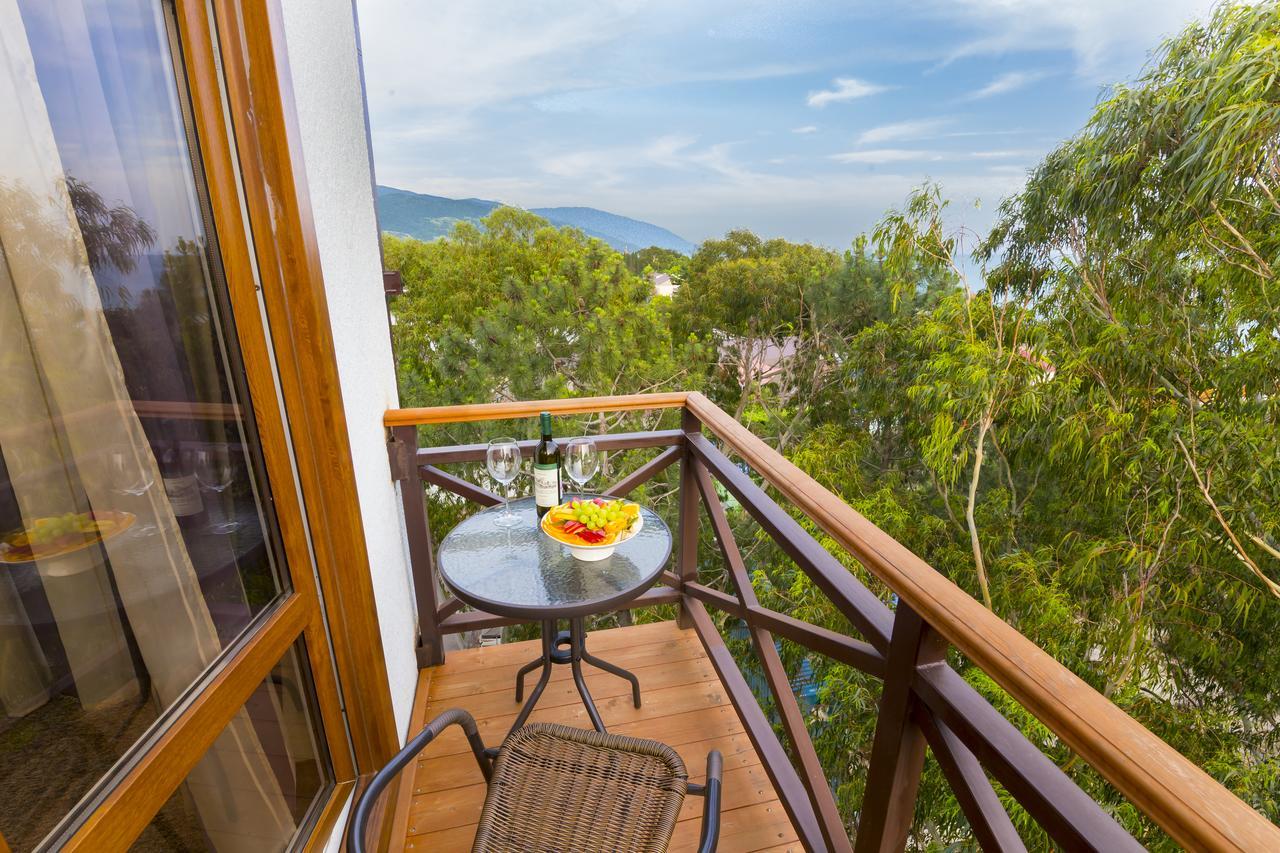 Napra Hotel Gantiadi Zewnętrze zdjęcie