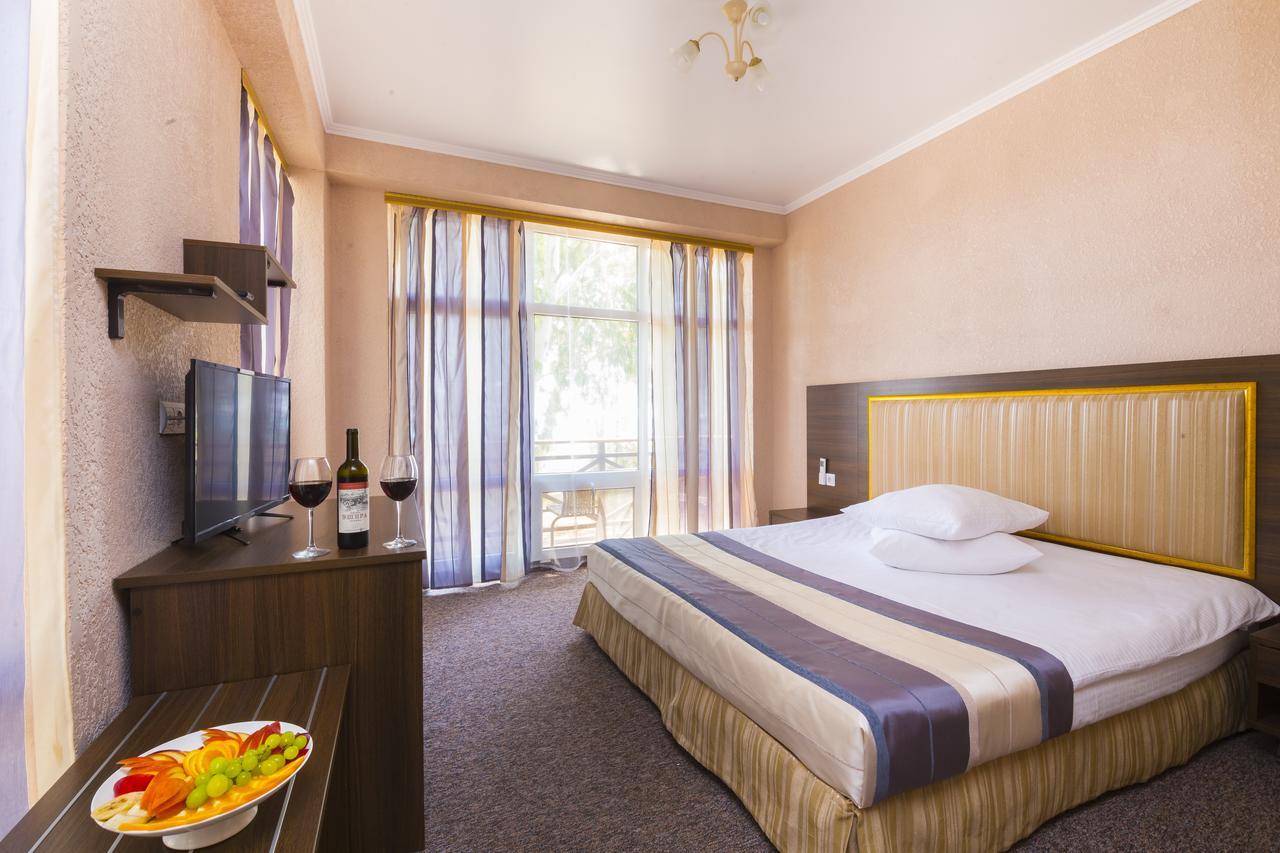 Napra Hotel Gantiadi Zewnętrze zdjęcie