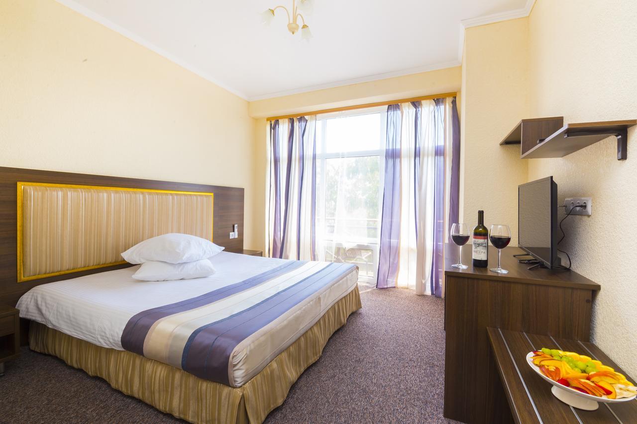 Napra Hotel Gantiadi Zewnętrze zdjęcie